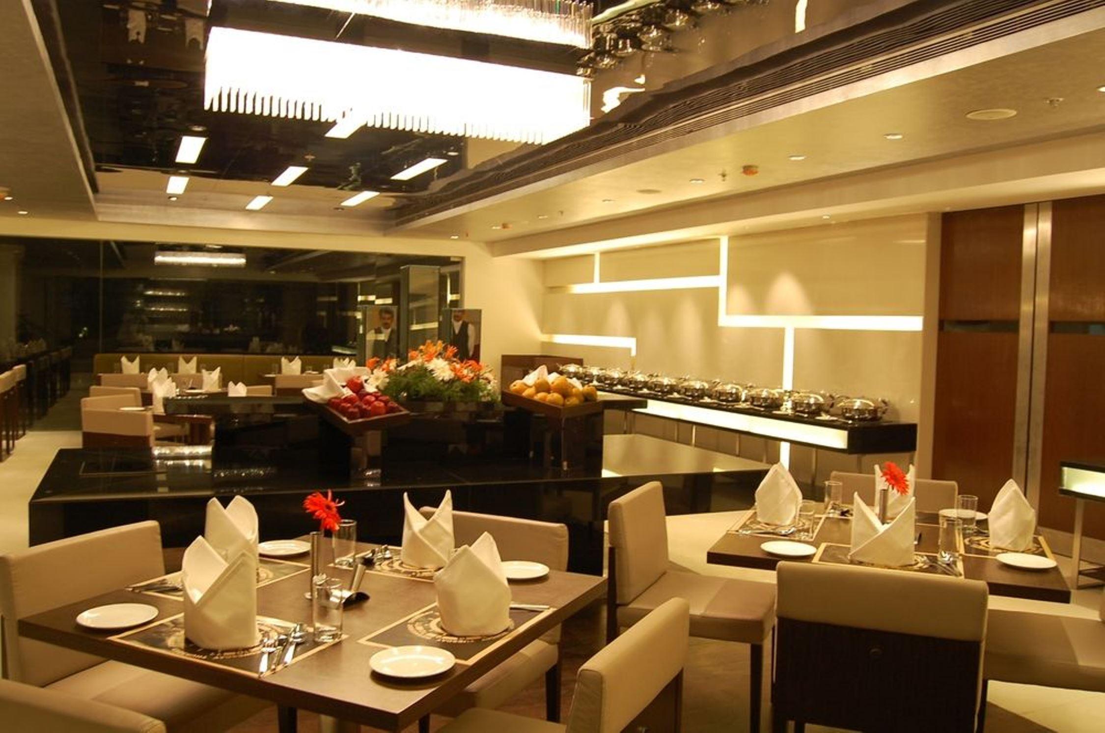 The Pride Hotel, Бангалор Ресторан фото
