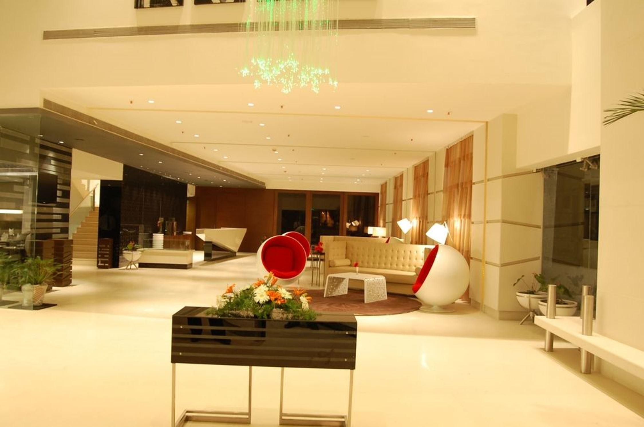 The Pride Hotel, Бангалор Экстерьер фото