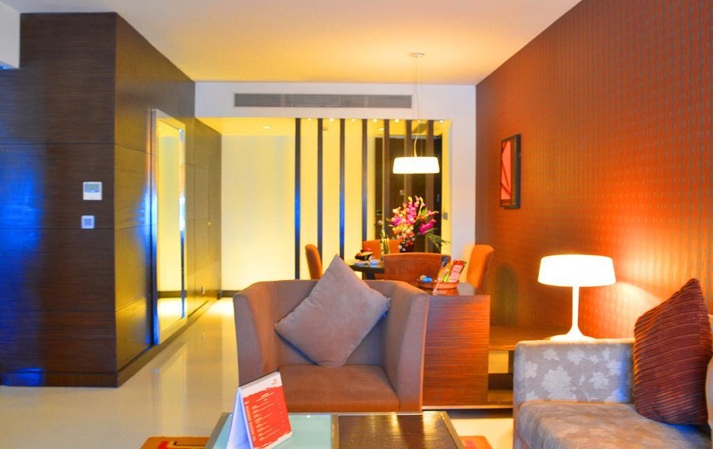 The Pride Hotel, Бангалор Экстерьер фото