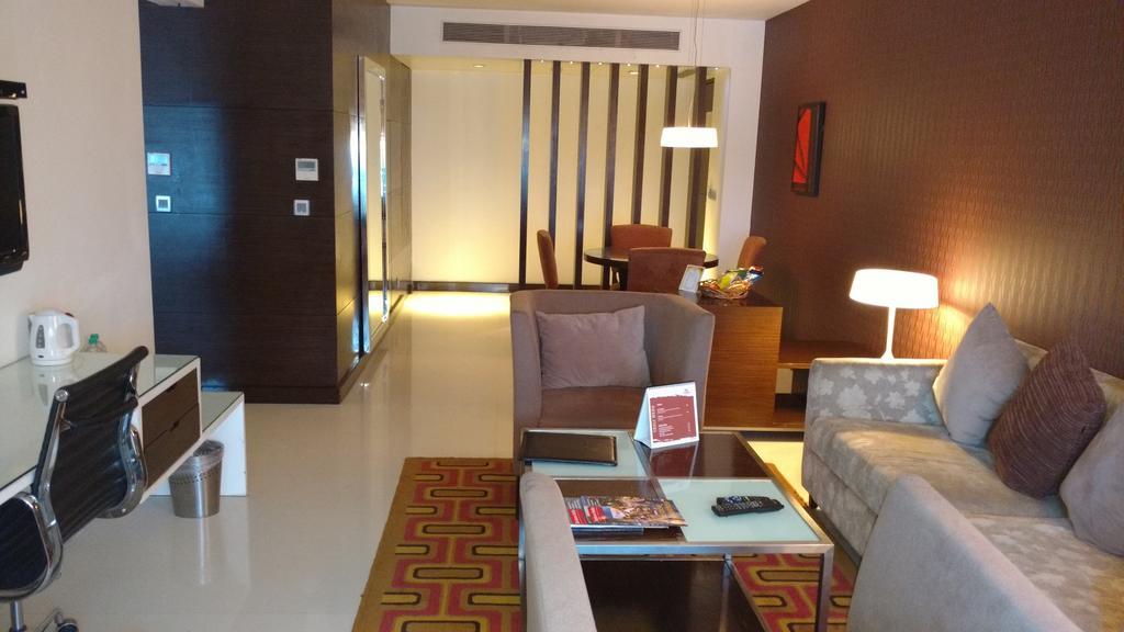 The Pride Hotel, Бангалор Экстерьер фото